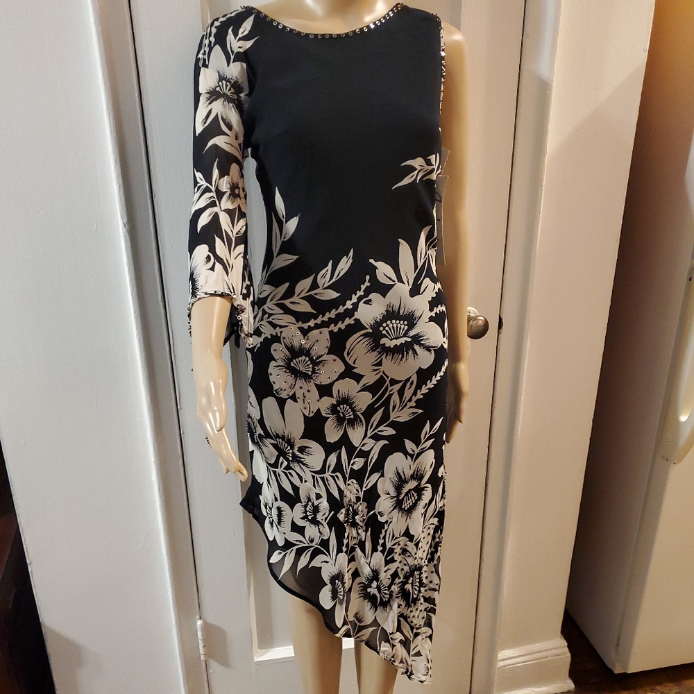 BLACK/WHITE FLORAL PRINT BEADED ASERMETRICAL HEM/SLEEVE MIDI DRESS Size XS NWT
